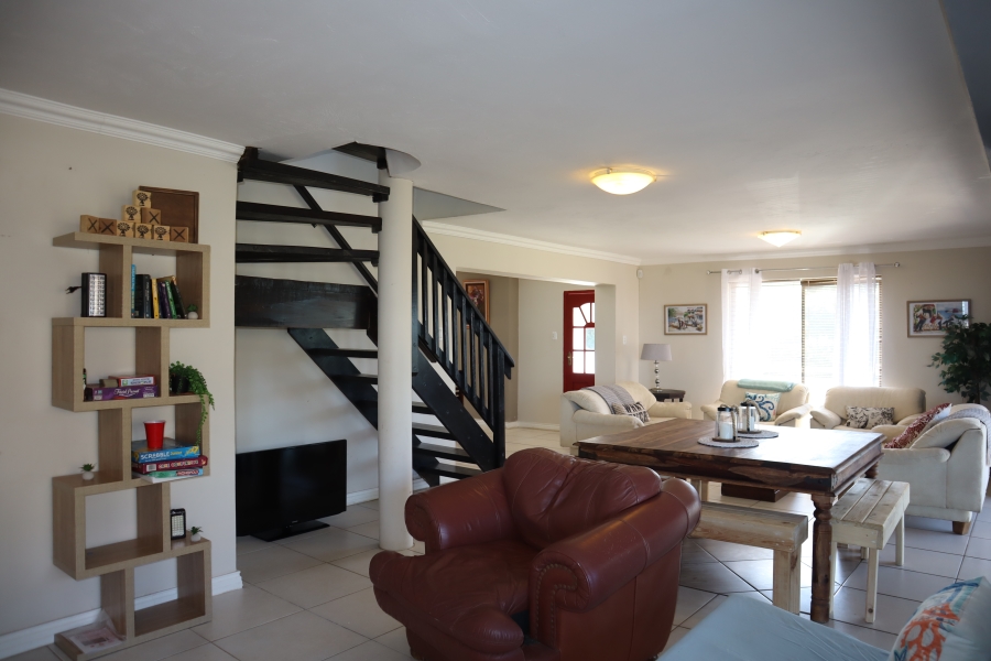 5 Bedroom Property for Sale in Paradise Beach Eastern Cape
